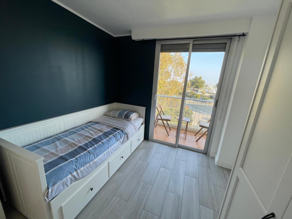Appartement Bord De Mer Avec Piscine Saint-Laurent-du-Var Exterior photo