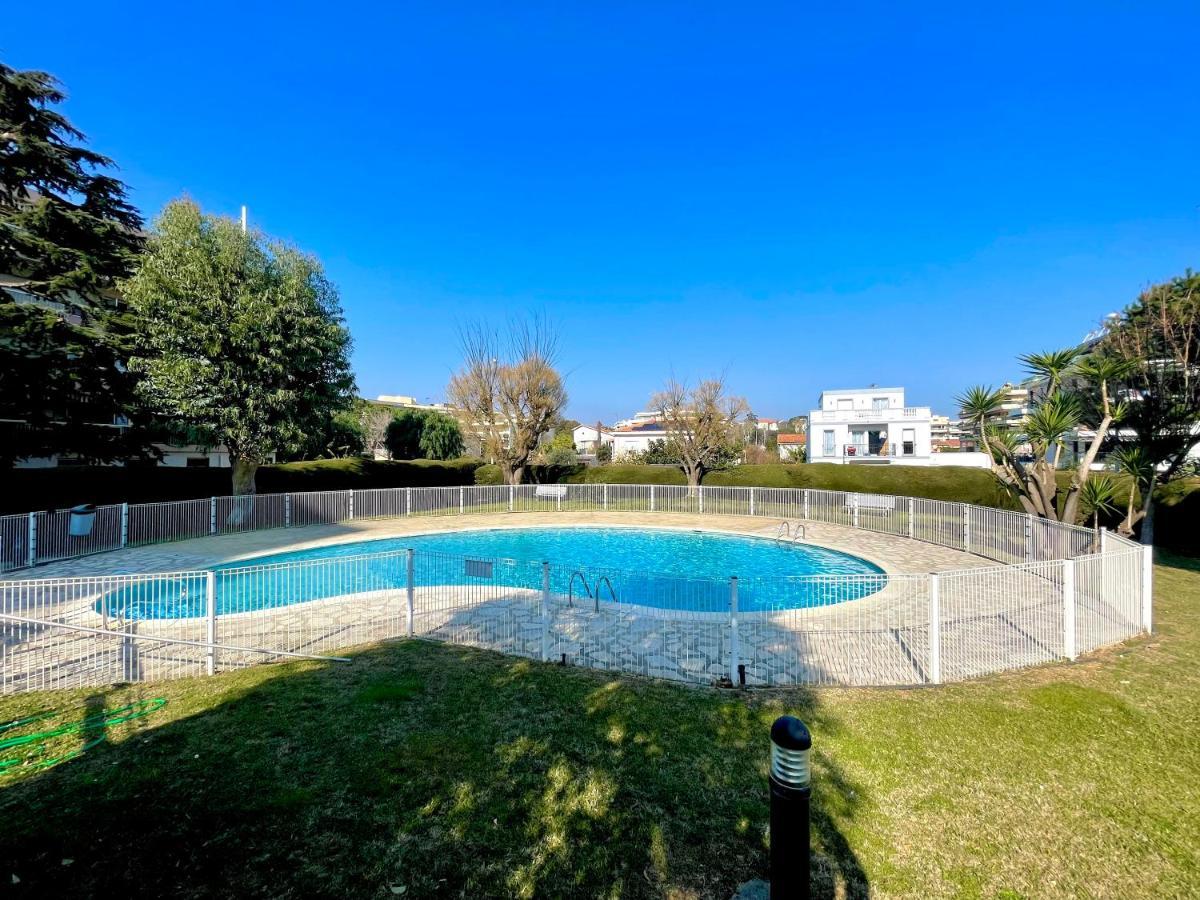 Appartement Bord De Mer Avec Piscine Saint-Laurent-du-Var Exterior photo
